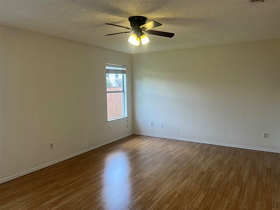 5th image of 2329 Live Oak Dr
