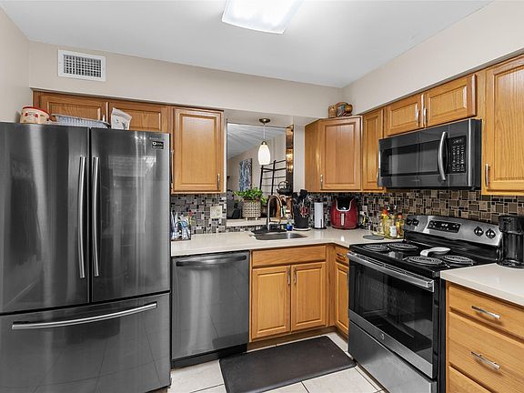 3rd image of 480 NW 76th Avenue #407