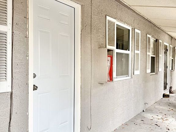 4th image of 932 22nd St S APT 3