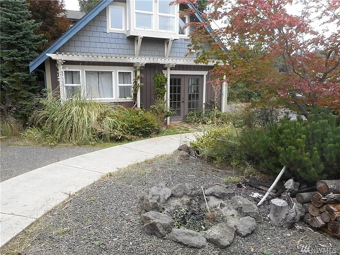 530 NE Ryen St #B — Photo 7