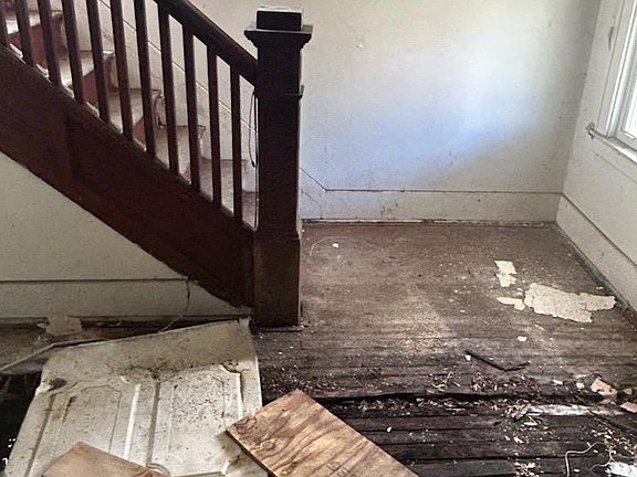 3rd image of 12052 American St