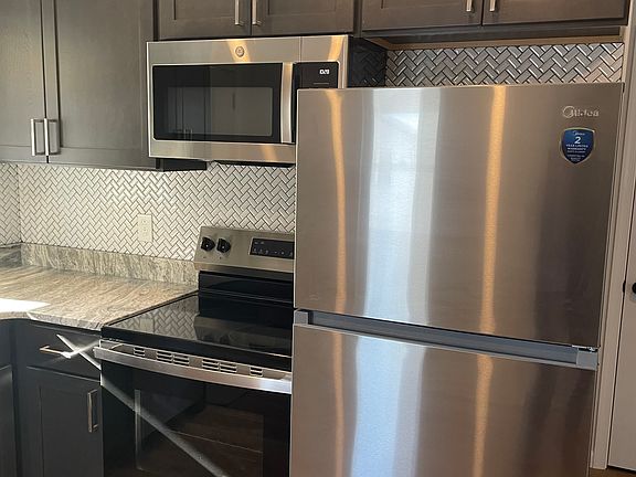 4th image of 733 Ann St Floor 2