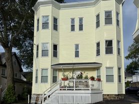 15 Adams St, Watertown, MA