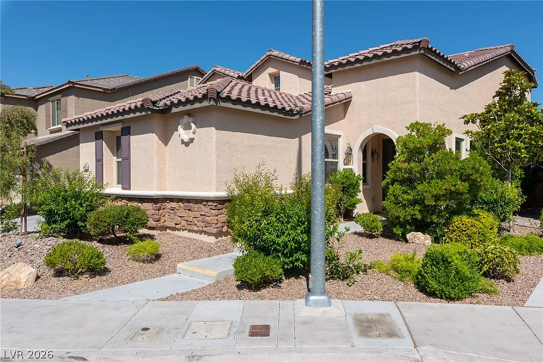4 bed, 3.5 bath, 3570 sqft, $3,895 — Photo 3