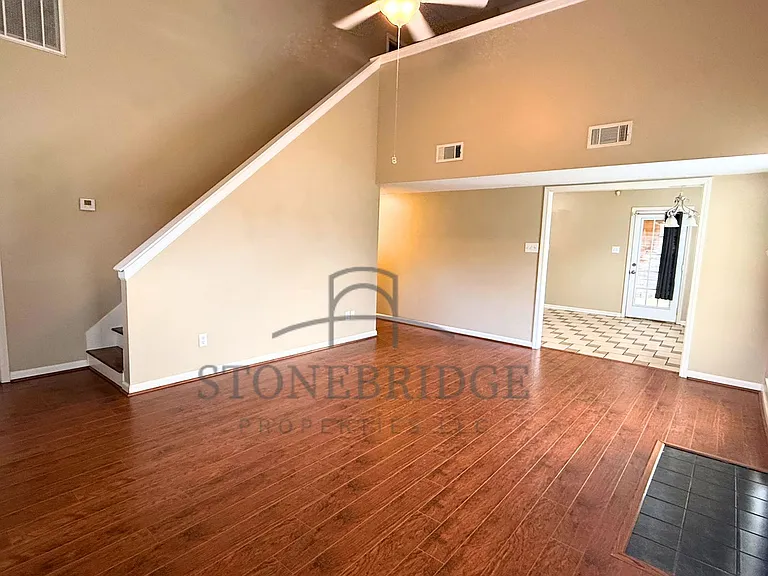 177 Cedar Bend Dr — Photo 2