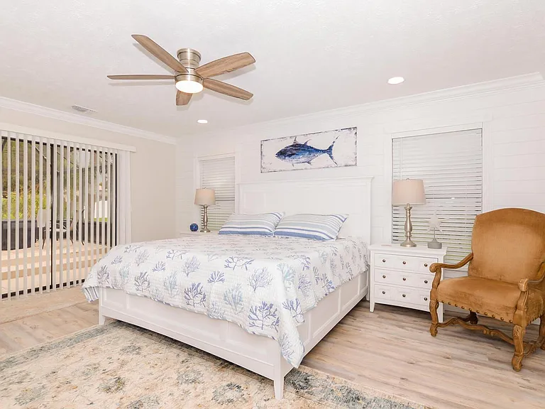 2411 NE Pinecrest Lakes Blvd — Photo 16