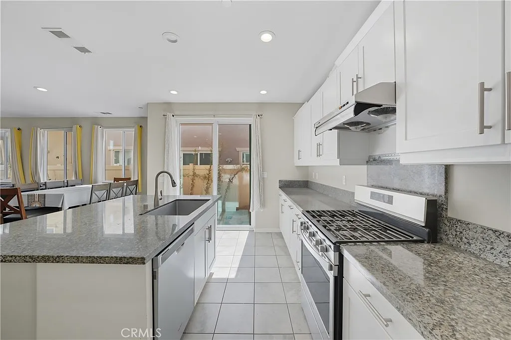 5 bed, 2250 sqft, $4,000 — Photo 4