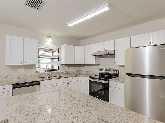 5th image of 139 SE 19th Ln