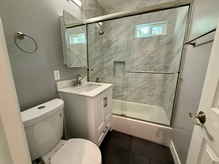 3000 W Victory Blvd #200 — Photo 15