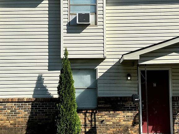 3rd image of 1309 Halsey Ave NE #C