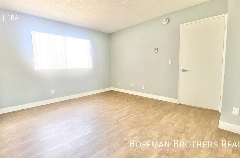 662 W 12th St #104 — Photo 5