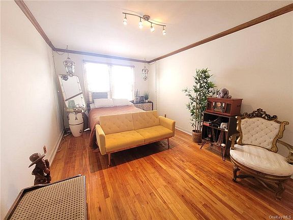 4th image of 11 Burbank St APT 2A