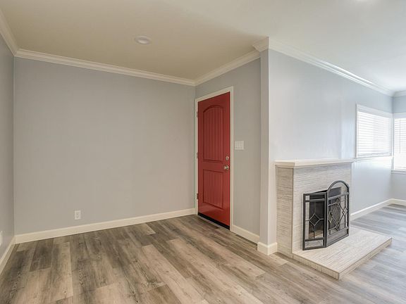 2nd image of 2835 Temple Ct