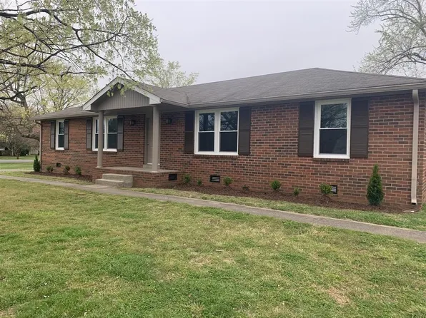 142 Iris Dr, Hendersonville, TN 37075