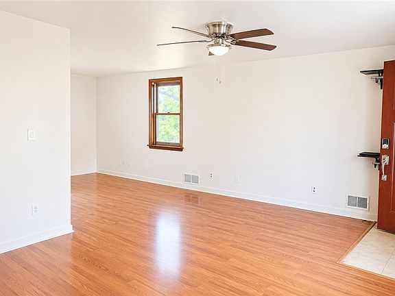 5th image of 1046 Hastie Rd