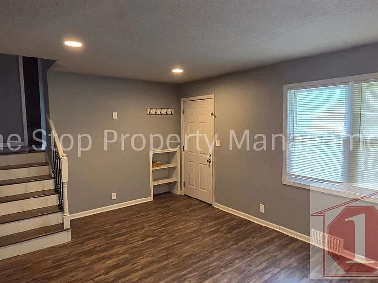 608 NE Florence Ave #A — Photo 5