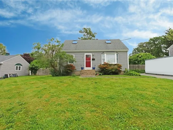 23 Sherman Ln, Middletown, RI 02842