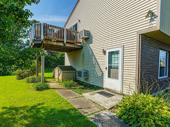 5th image of 44 Suncrest Dr #2