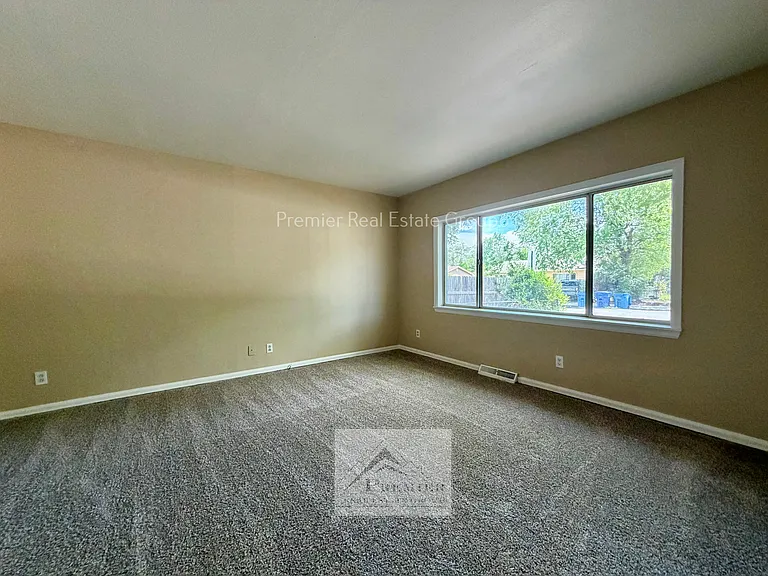 1132 Norwood Ave — Photo 7