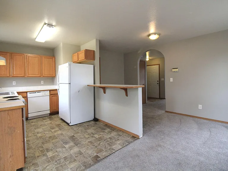 825 S Elm St — Photo 3