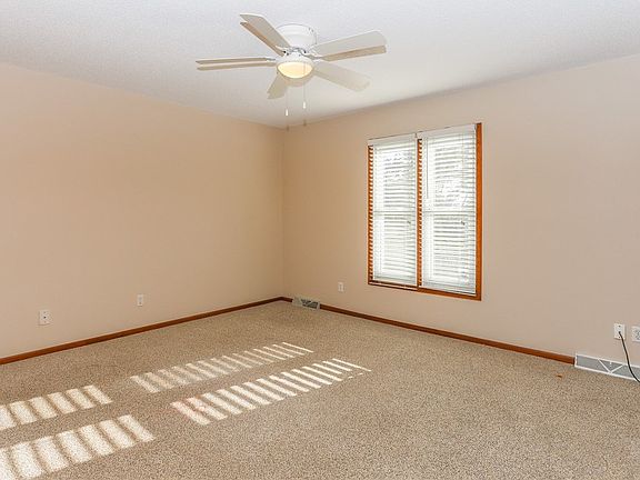 3rd image of 761 Knolls Ct