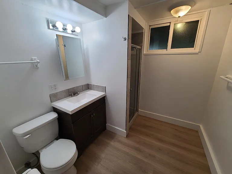 10502 Victory Ln NE #B — Photo 29