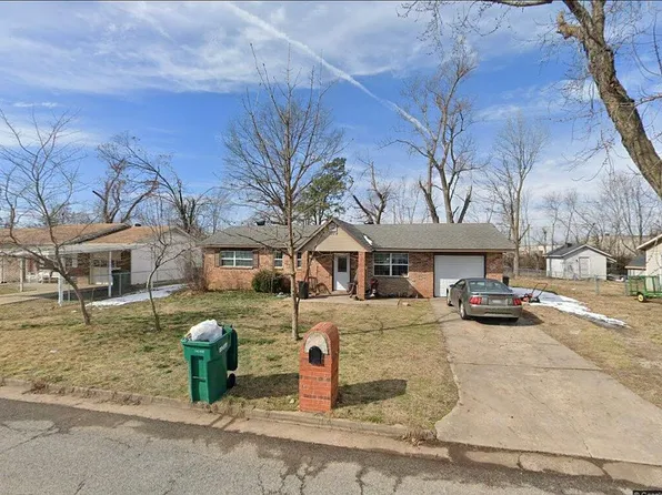 1104 N 15th St, Rogers, AR 72756