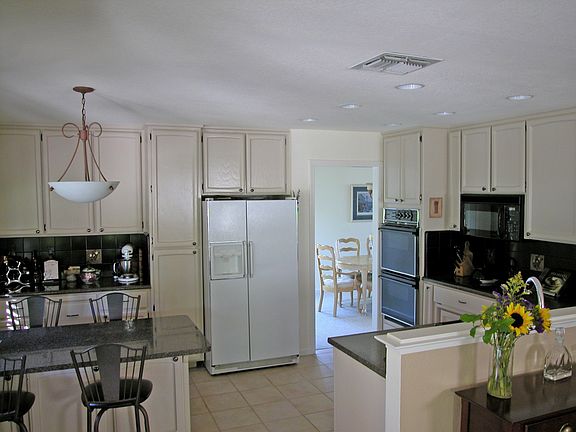 3rd image of 2509 Country Club Dr