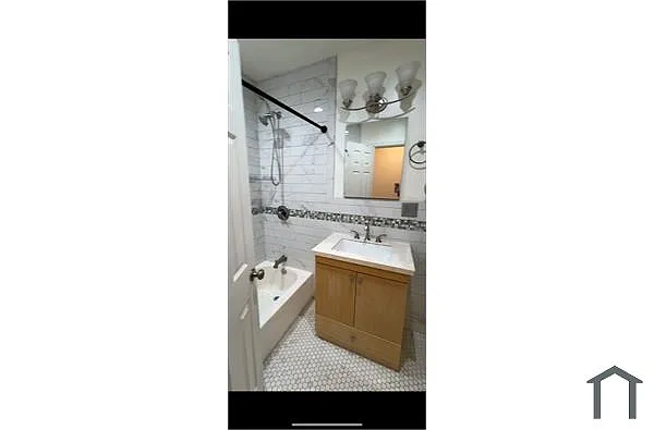 Building Photo - 249 Hollywood Ave #1