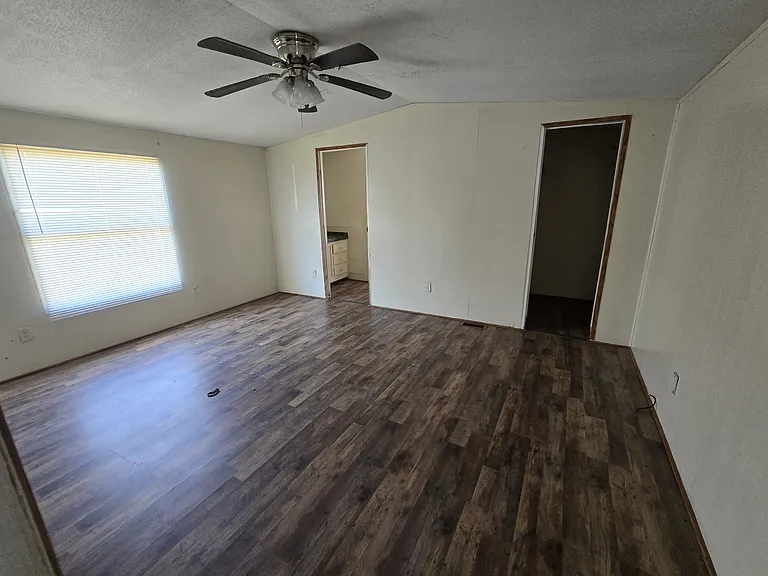 Oak Creek Estates MHC — Photo 41