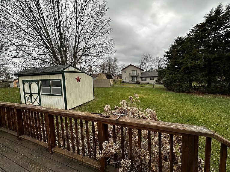 140 N Michael Dr — Photo 2