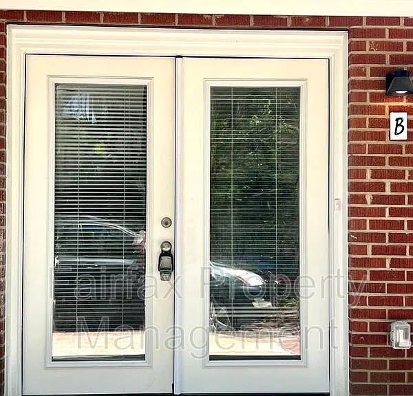 1112 E Lawson St #B — Photo 1