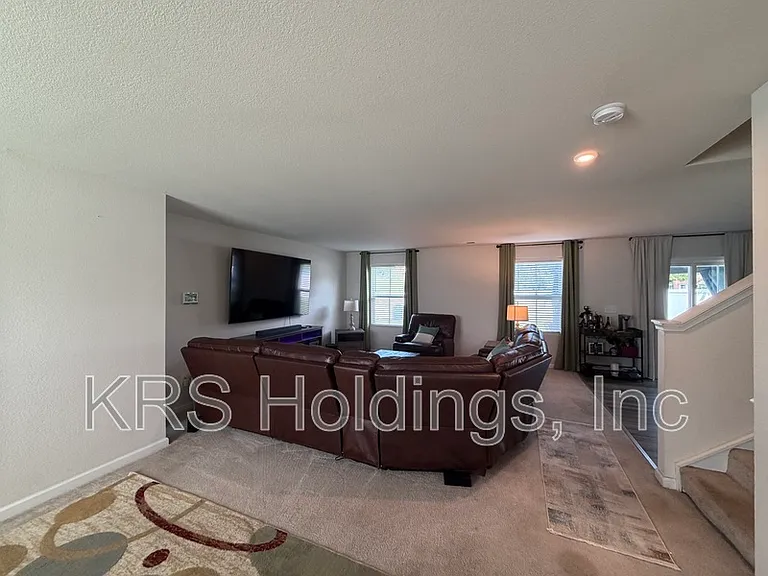 436 Forecastle St — Photo 2