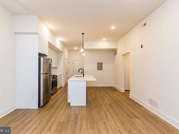 4th image of 630 Federal St #301
