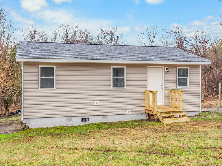 2043 Bishop Rd — Photo 1