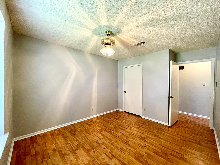 819 S 5th St — Photo 11