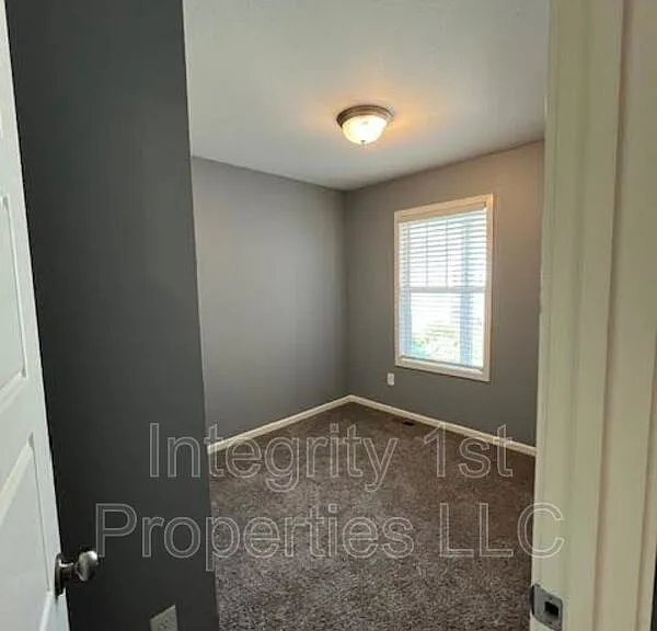 6323 NE 44th St — Photo 13