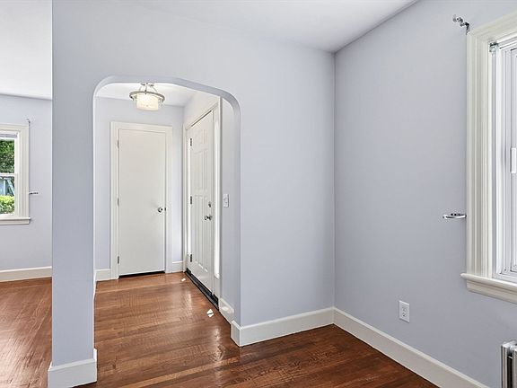 5th image of 18 Wright St
