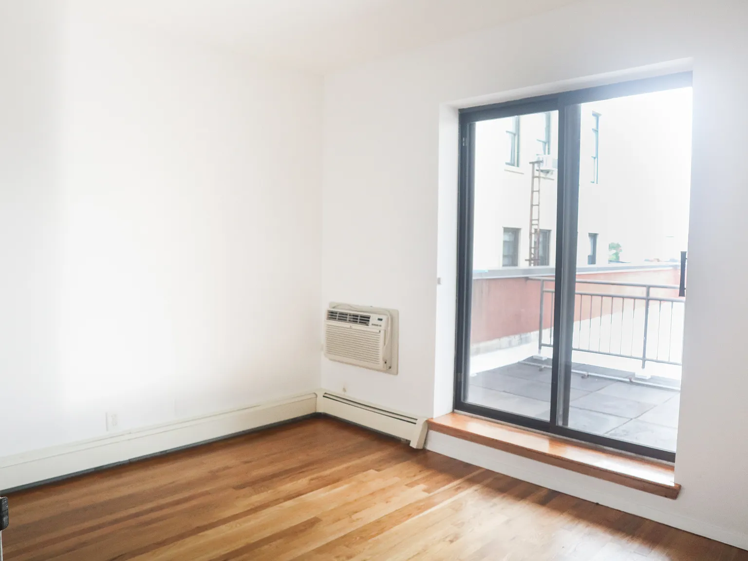 546 Henry Street — Photo 3