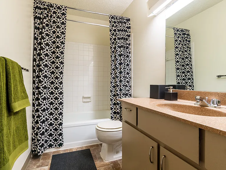 6565 W Foxridge Dr — Photo 32