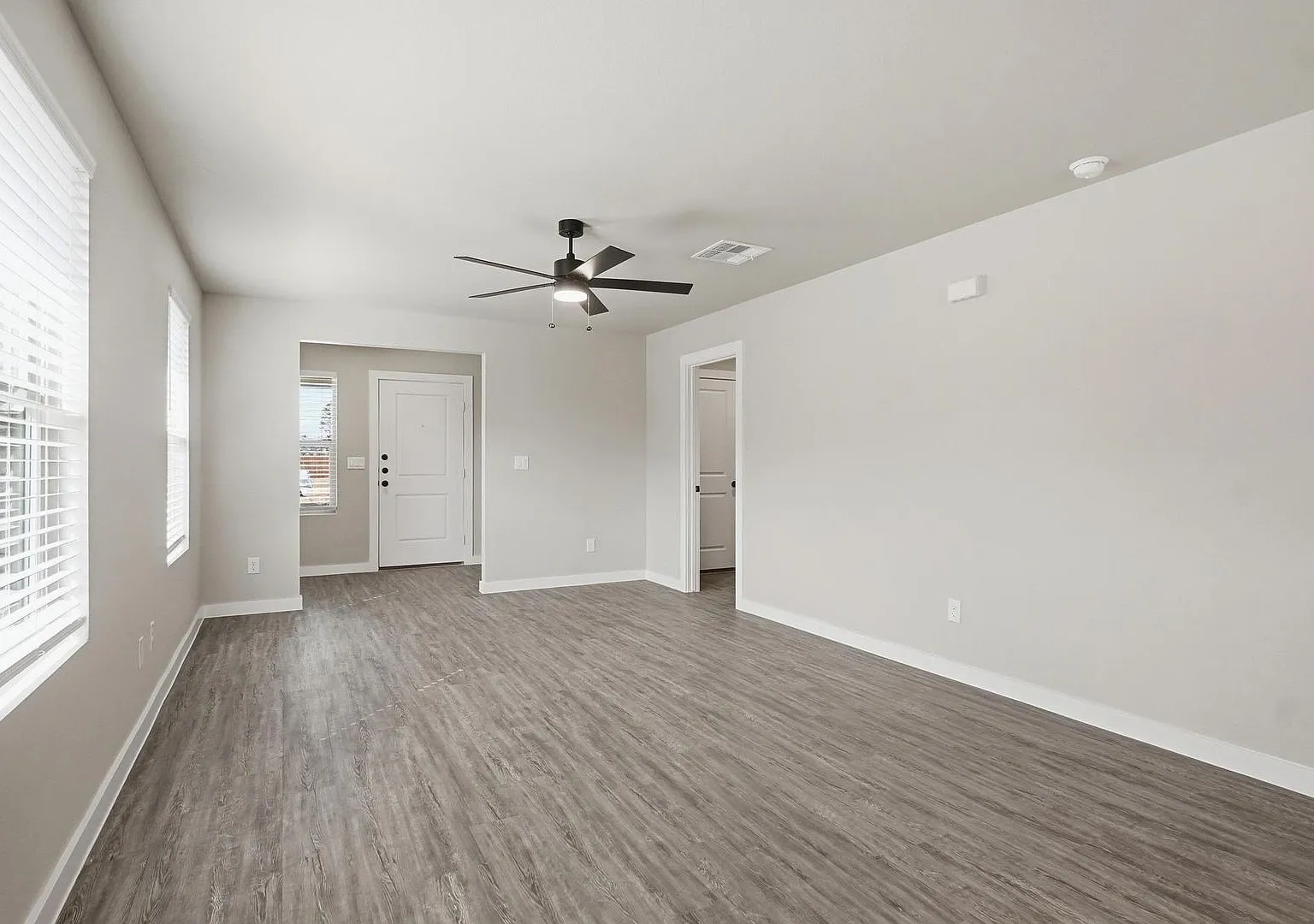 Your Brand-New Home Awaits 3 Bed, 2 Bath Near Stargate — Photo 2