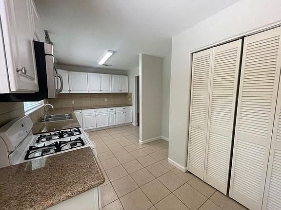 5th image of 8729 Sandpiper Dr