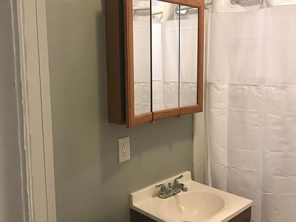 4th image of 68 1/2 Glen Ave Floor 1