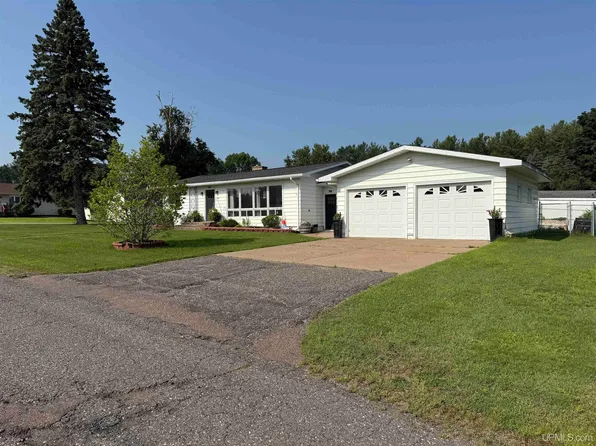 614 Beech St, Iron Mountain, MI 49801