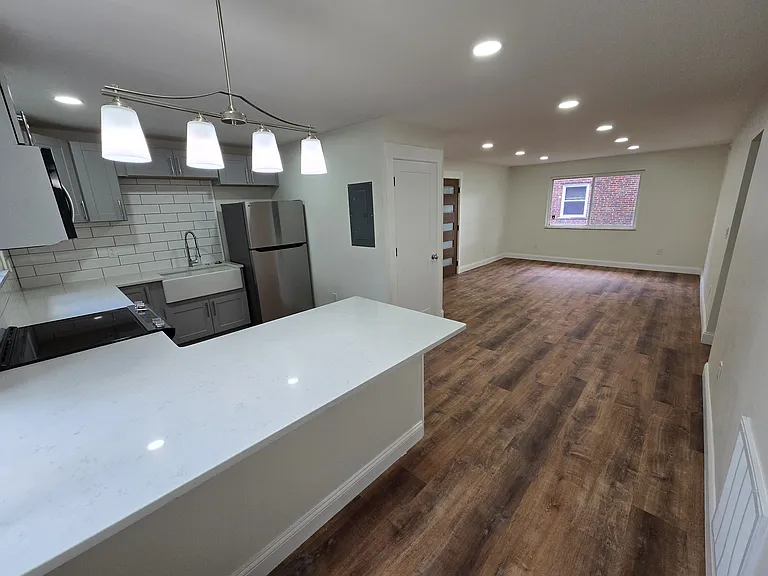 6305 Englewood Ave #2 — Photo 15