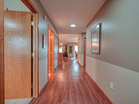 3rd image of 2122 Pembrooke Dr