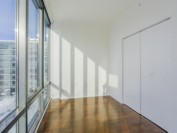 5th image of 2020 Hudson St #834