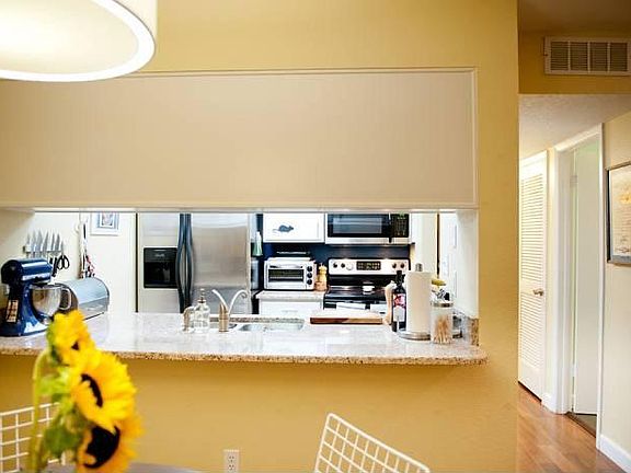 4th image of 3107 W Horatio St #B26