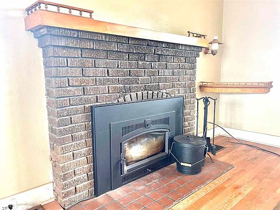 3rd image of 818 W 29th St