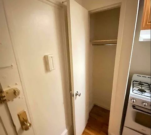 5th image of 226 E 29th St APT 5G